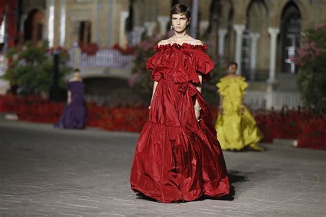 dior sevilla desfile|Histórico desfile de Dior en Sevilla .